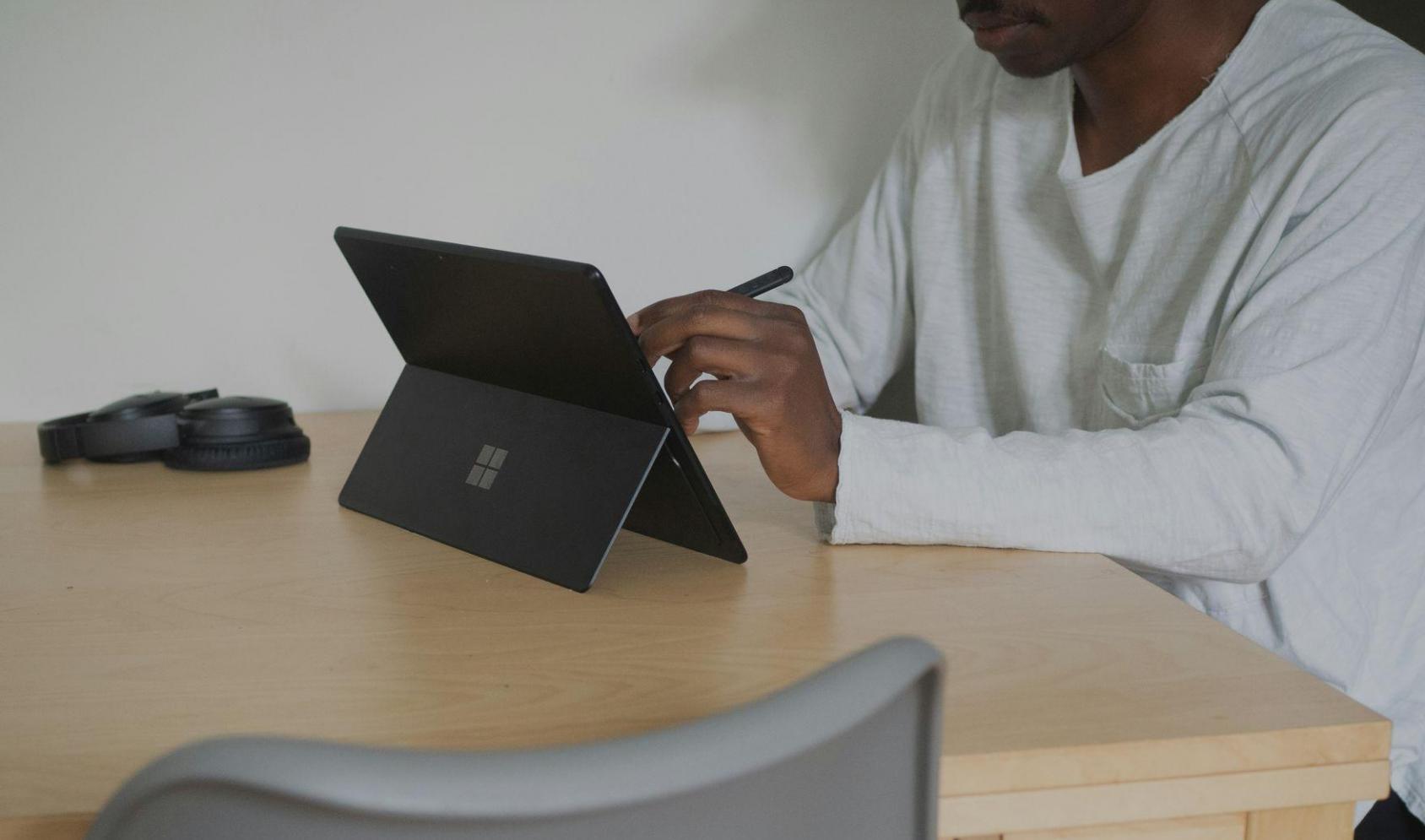 Espace de travail collaboratif avec documents financiers